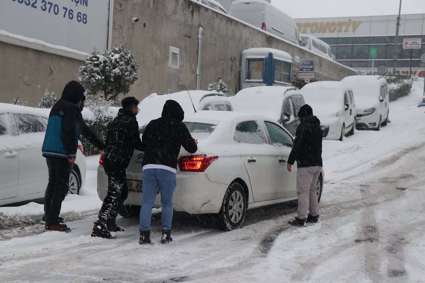 İstanbul'da kar ve tipi etkili olmaya başladı